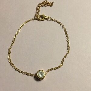 Elegant Gold Bracelet with Crystal Accent